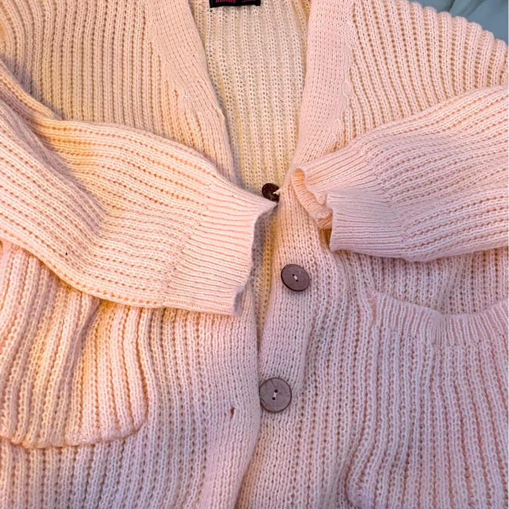 comfy thick cardigan w pockets! only worn once